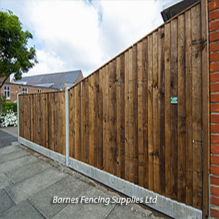 /Close Board Concrete Posts